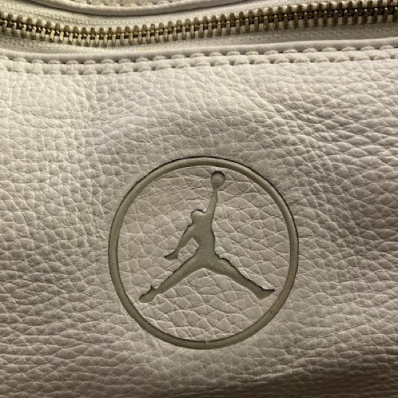 Michael Jordan White Duffle Bag - Picture 2 of 7